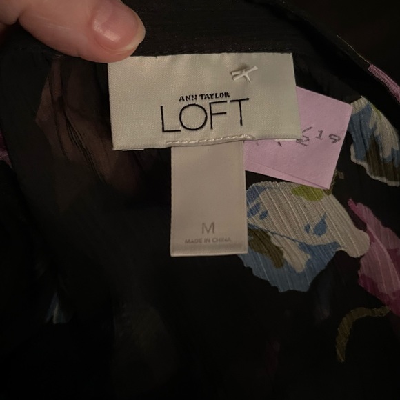 Gorgeous semi-sheer floral blouse - Picture 7 of 8